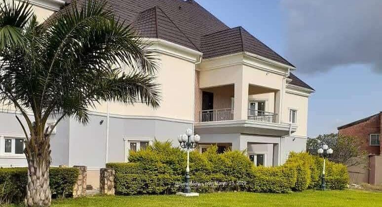 Luxury Estate for Sale in Gold & Base Rayfield Road, Jos Plateau State Luxury Estate for Sale in Gold & Base Rayfield Road, Jos Plateau State