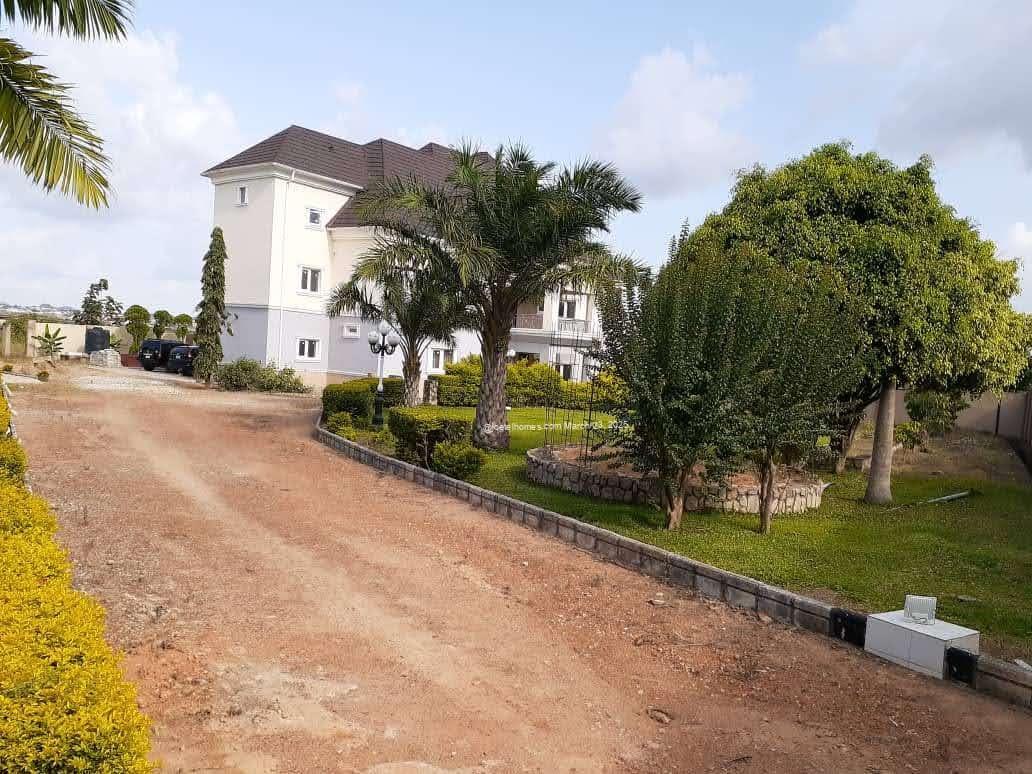 Luxury Estate for Sale in Gold & Base Rayfield Road, Jos Plateau State Luxury Estate for Sale in Gold & Base Rayfield Road, Jos Plateau State