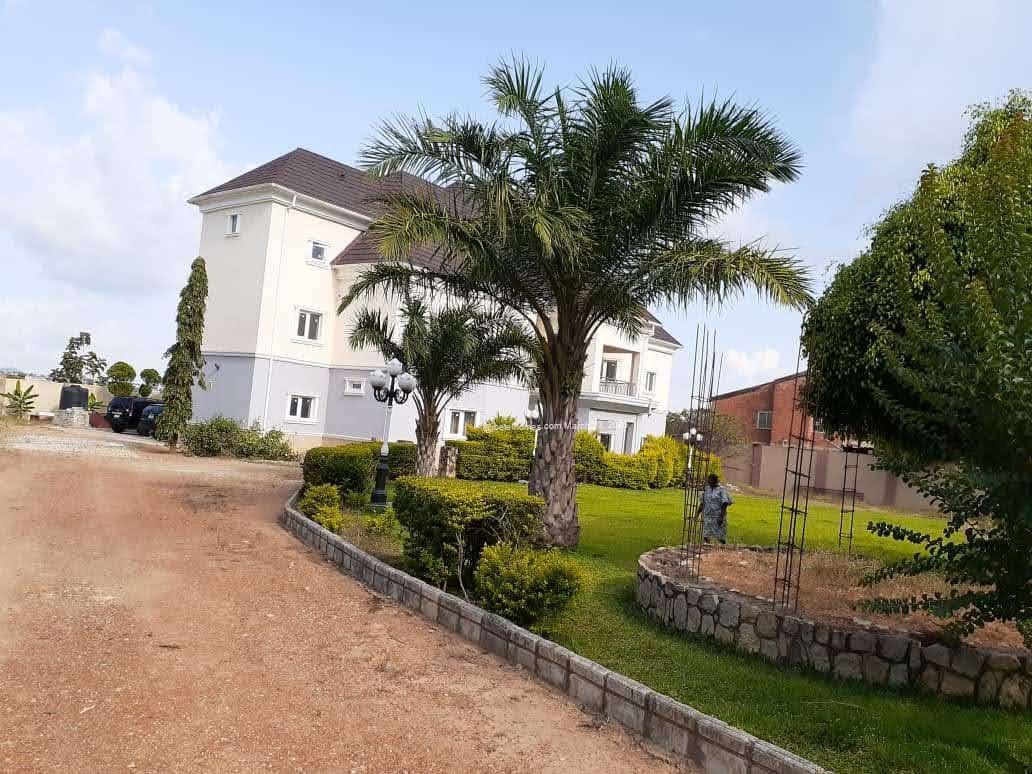 Luxury Estate for Sale in Gold & Base Rayfield Road, Jos Plateau State Luxury Estate for Sale in Gold & Base Rayfield Road, Jos Plateau State