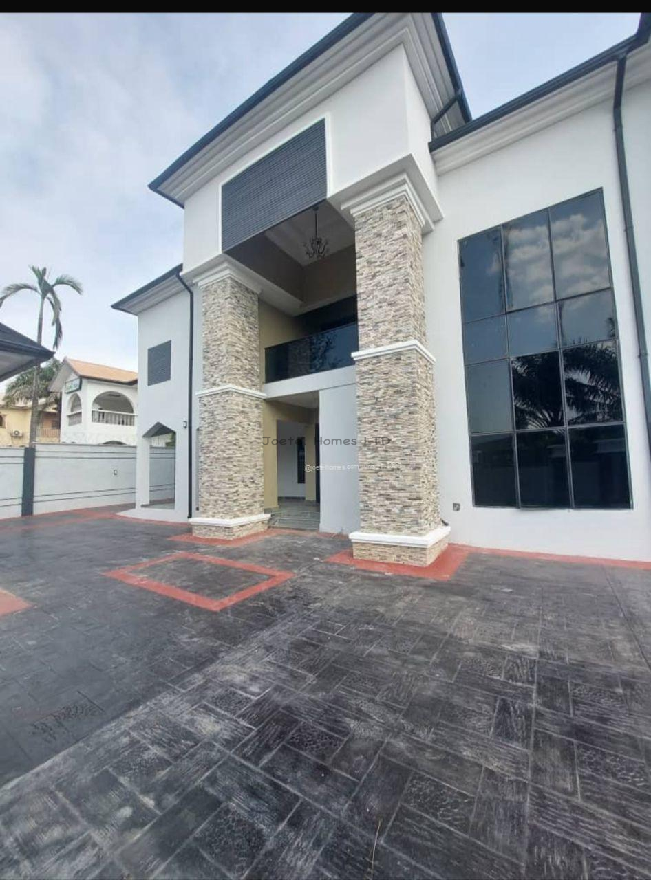 Fully Detached Duplex is available for sale @ Wuse 2 Abuja Nigeria
