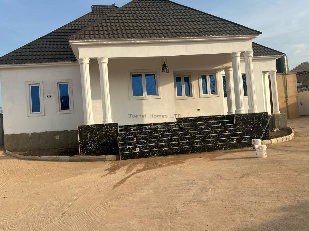 Beautiful 3 bedroom building with room and Palor BQ in lamingo jos