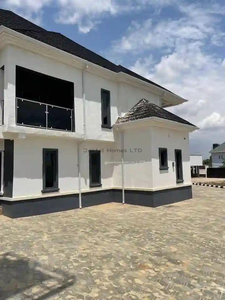 5 bedroom duplex for sale in Rayfield yingi