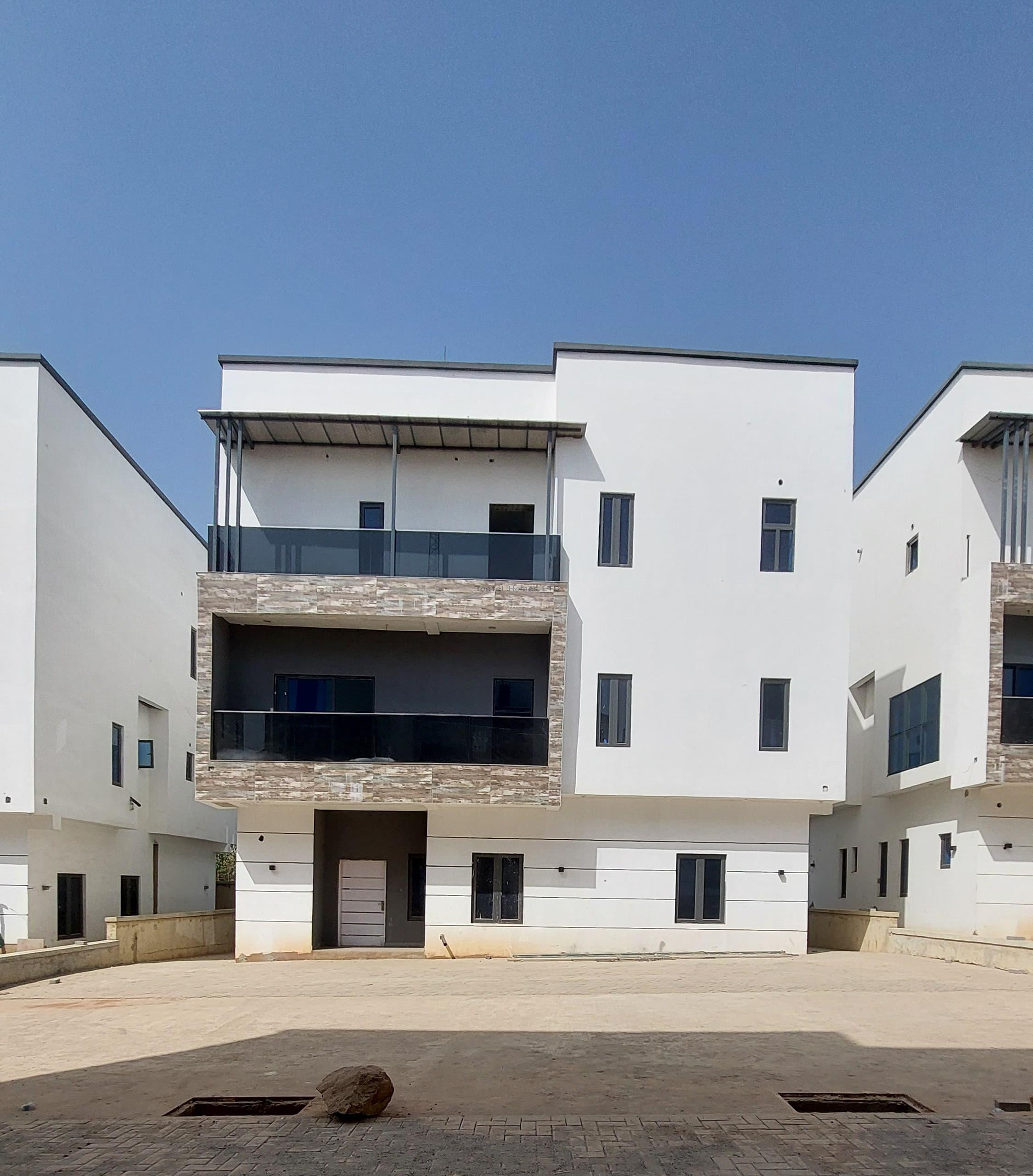 5 bedroom fully detached duplex is available for sale inside an Estate @ Guzape Main