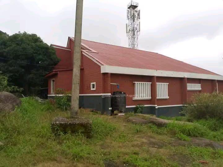 Six (6) bedroom bungalow with a room and parlour self-contain BQ for sale in GRA Jos Plateau state