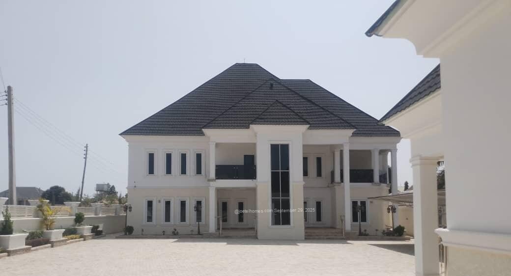 Luxury 6-Bed Duplex with Guest Chalet | Over 1000sqm in Rayfield Luxury 6-Bed Duplex with Guest Chalet | Over 1000sqm in Rayfield
