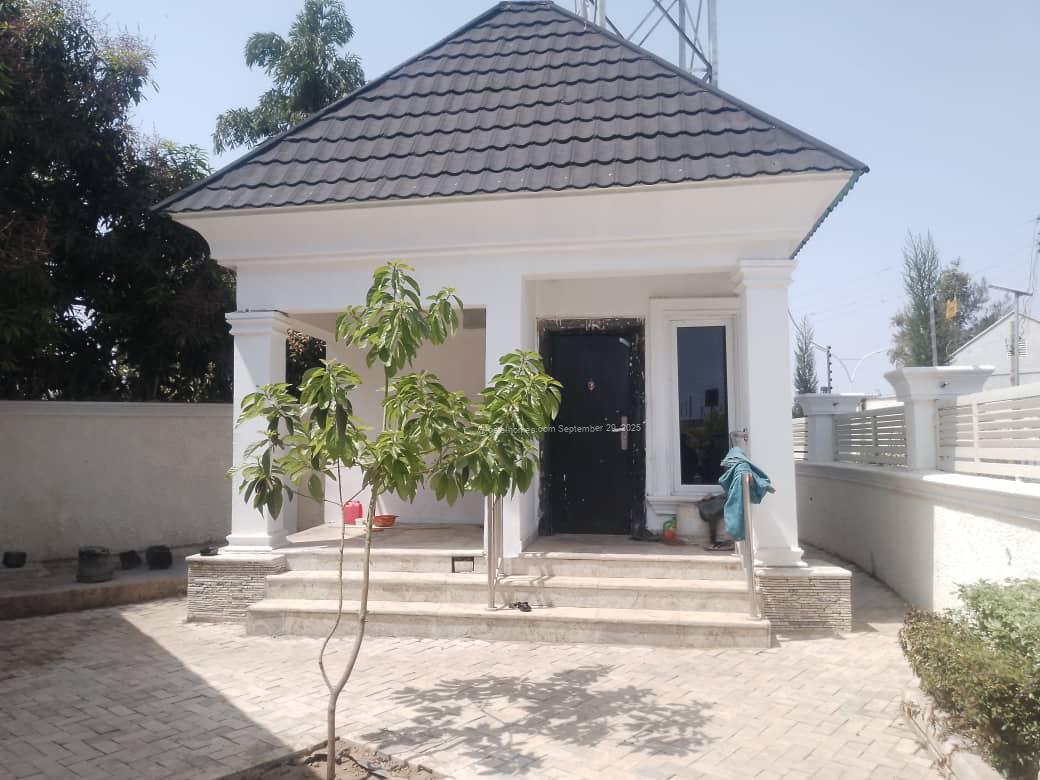 Luxury 6-Bed Duplex with Guest Chalet | Over 1000sqm in Rayfield Luxury 6-Bed Duplex with Guest Chalet | Over 1000sqm in Rayfield