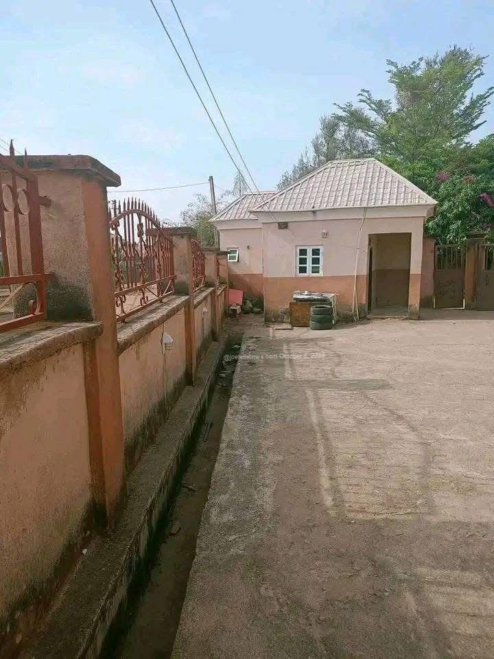 Price Slashed! ₦140M for 4-Unit Commercial Building in Gold and base Rayfield, Jos | Was ₦160M | Prime Investment Price Slashed! ₦140M for 4-Unit Commercial Building in Gold and base Rayfield, Jos | Was ₦160M | Prime Investment