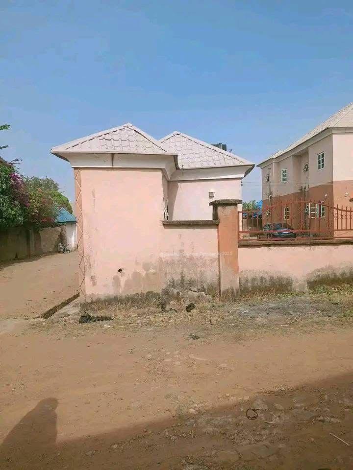 Price Slashed! ₦140M for 4-Unit Commercial Building in Gold and base Rayfield, Jos | Was ₦160M | Prime Investment Price Slashed! ₦140M for 4-Unit Commercial Building in Gold and base Rayfield, Jos | Was ₦160M | Prime Investment