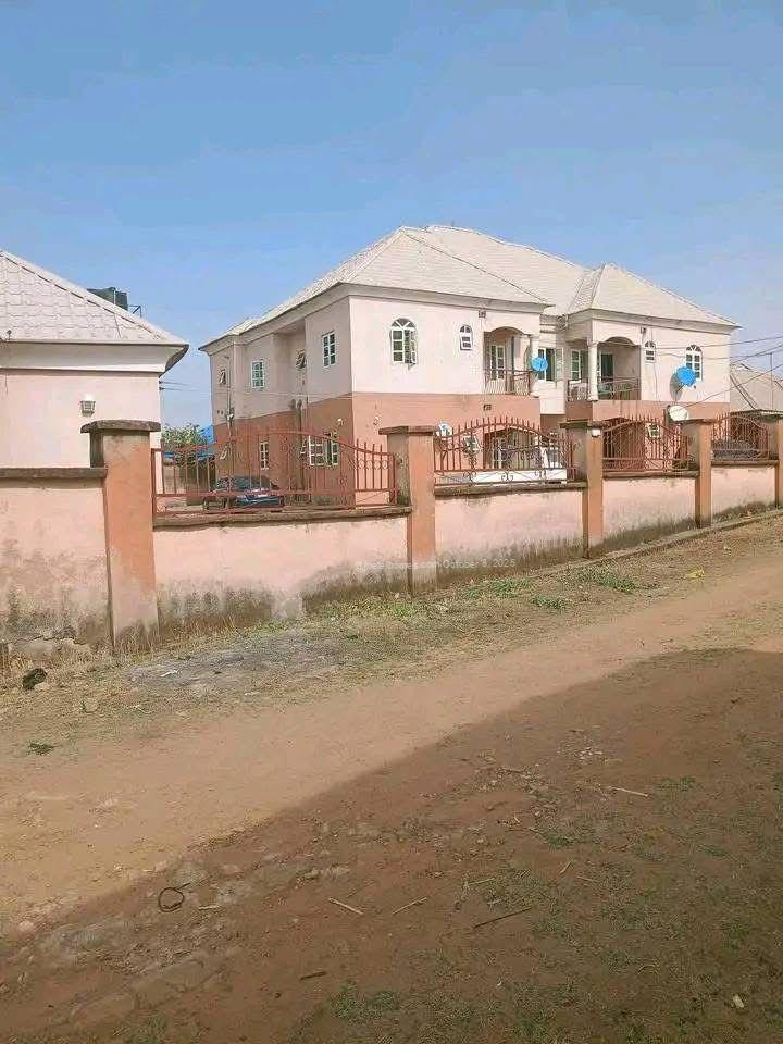 Price Slashed! ₦140M for 4-Unit Commercial Building in Gold and base Rayfield, Jos | Was ₦160M | Prime Investment Price Slashed! ₦140M for 4-Unit Commercial Building in Gold and base Rayfield, Jos | Was ₦160M | Prime Investment