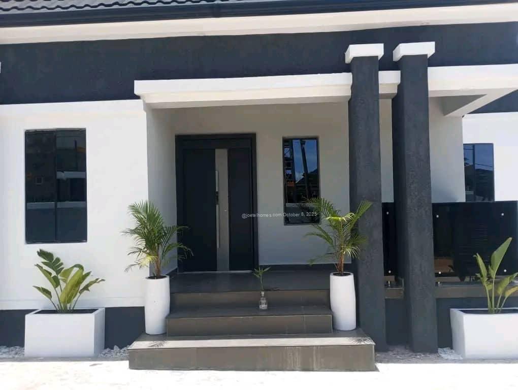 For Sale: Beautiful & Secure 3-Bedroom Bungalow in Jos | 150M Naira (Negotiable) | Low-Cost, Jos Plateau For Sale: Beautiful & Secure 3-Bedroom Bungalow in Jos | 150M Naira (Negotiable) | Low-Cost, Jos Plateau