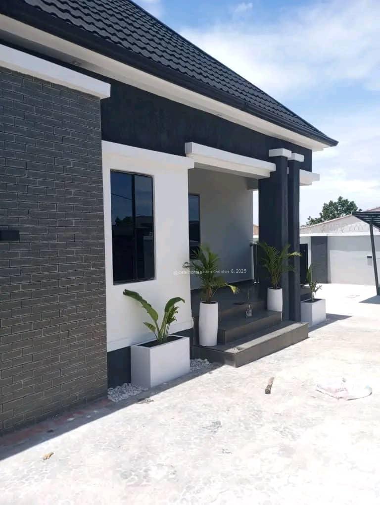 For Sale: Beautiful & Secure 3-Bedroom Bungalow in Jos | 150M Naira (Negotiable) | Low-Cost, Jos Plateau For Sale: Beautiful & Secure 3-Bedroom Bungalow in Jos | 150M Naira (Negotiable) | Low-Cost, Jos Plateau