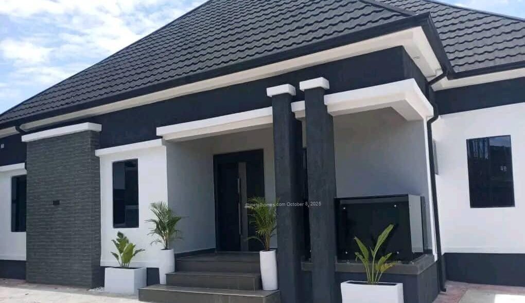 For Sale: Beautiful & Secure 3-Bedroom Bungalow in Jos | 150M Naira (Negotiable) | Low-Cost, Jos Plateau For Sale: Beautiful & Secure 3-Bedroom Bungalow in Jos | 150M Naira (Negotiable) | Low-Cost, Jos Plateau