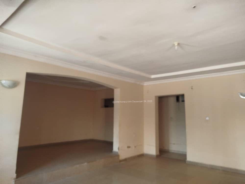 3-Bedroom Flat for Rent in Shaka, Jos | Modern Finishes (POP, Tiles, PVC) | In 4-Flat Family Compound